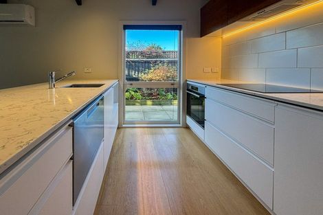 Photo of property in 26 Raekura Place, Redcliffs, Christchurch, 8081