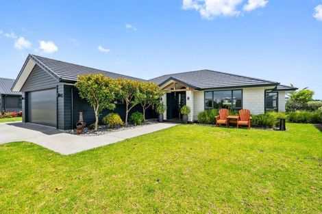 Photo of property in 32 Waitemata Drive, One Tree Point, 0118