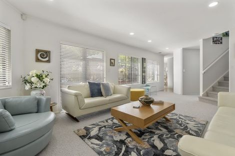 Photo of property in 1/27 Holdaway Avenue, Northcote, Auckland, 0627