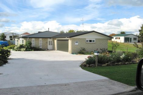 Photo of property in 14 Oxford Street, Tirau, 3410