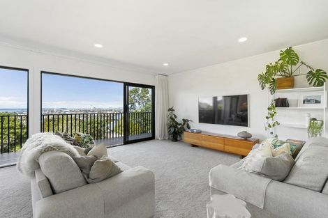 Photo of property in 2/86 Seaview Road, Castor Bay, Auckland, 0620