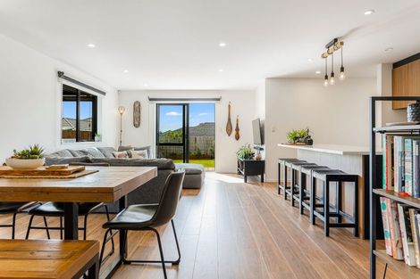 Photo of property in 99 Station Road, Kumeu, 0891