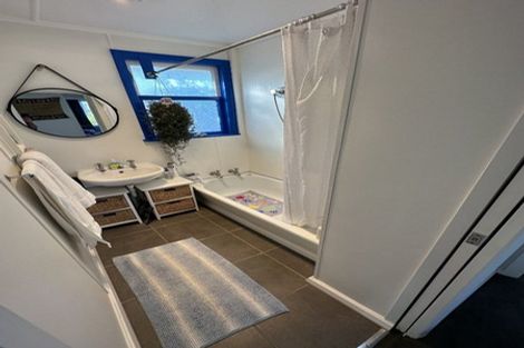 Photo of property in 2 Mcduff Place, Havelock North, 4130