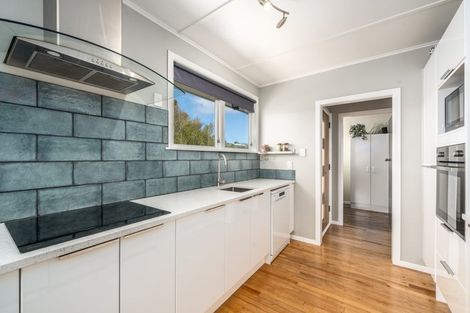 Photo of property in 11 Pauline Way, Paparangi, Wellington, 6037