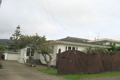 Photo of property in 11 Redwood Avenue, Tawa, Wellington, 5028