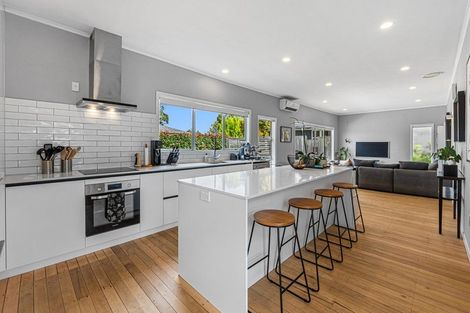 Photo of property in 79 Hobsonville Road, West Harbour, Auckland, 0618