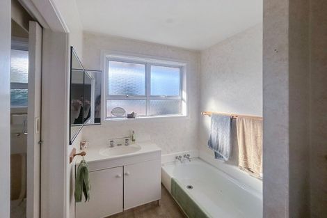 Photo of property in 32 Greendale Avenue, Avonhead, Christchurch, 8042