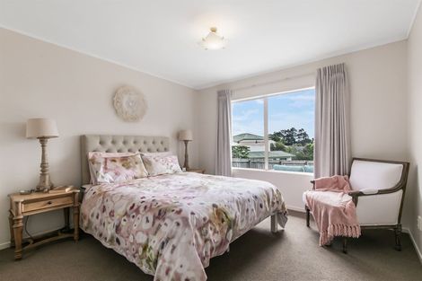 Photo of property in 10 Pelican Lane, Unsworth Heights, Auckland, 0632
