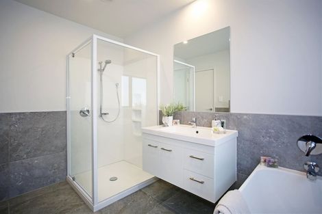 Photo of property in 2 Okoreka Road, Glenbrook, 2681