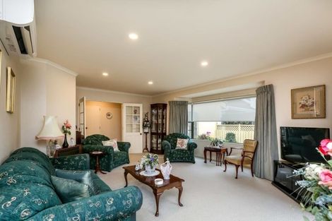 Photo of property in 12 Kawaroa Close, New Plymouth, 4310