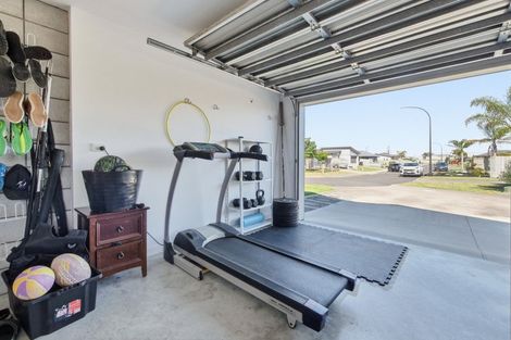 Photo of property in 42 Butterworth Crescent, Papamoa Beach, Papamoa, 3118