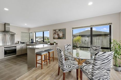 Photo of property in 9 Percy Kinsman Crescent, Riverstone Terraces, Upper Hutt, 5018