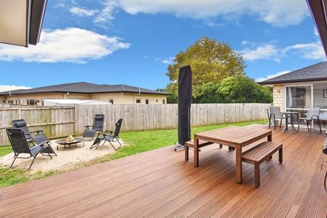 Photo of property in 22 Kilmacrennan Drive, Rosehill, Papakura, 2113
