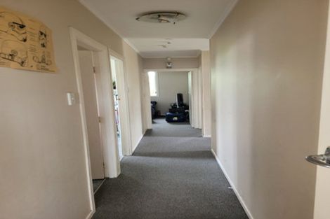 Photo of property in 21 Maui Pomare Street, Blockhouse Bay, Auckland, 0600