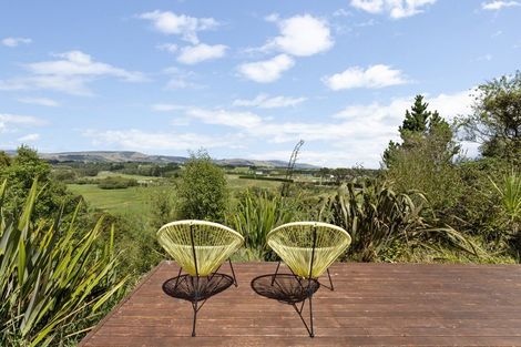 Photo of property in 19 Springdale Grove, Fitzherbert, Palmerston North, 4410