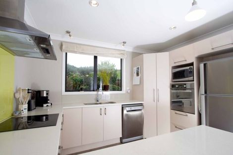 Photo of property in 160 Woodman Drive, Tawa, Wellington, 5028