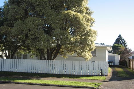 Photo of property in 12 Romney Place, Manurewa, Auckland, 2102