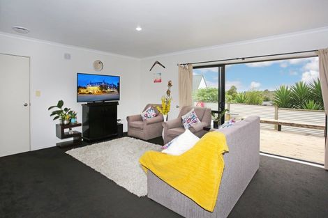 Photo of property in 14a Collingwood Road, Waiuku, 2123