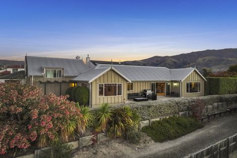 Photo of property in 100 Kings Drive, Wanaka, 9305