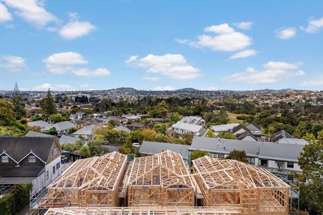 Photo of property in 12 Taupo Street, Green Bay, Auckland, 0604