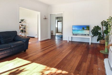 Photo of property in 19 Johnston Street, Foxton, 4814