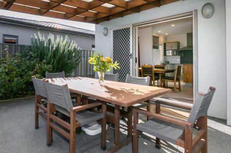 Photo of property in 20 Heynes Place, Clive, 4102