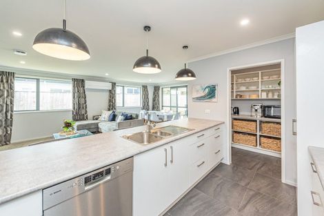 Photo of property in 23 Golf Vue Place, Castlecliff, Whanganui, 4501