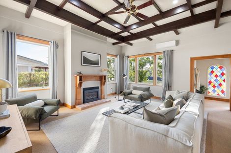 Photo of property in 31 Forest Lake Road, Forest Lake, Hamilton, 3200