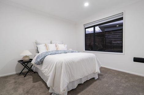 Photo of property in 12 Hocken Place, Mangere Bridge, Auckland, 2022