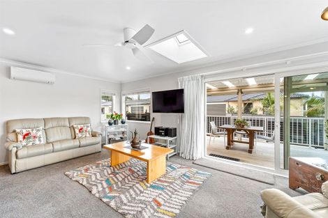 Photo of property in 1 Waitaha Close, Orewa, 0931