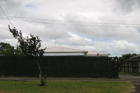 Photo of property in 2/41 Beach Haven Road, Beach Haven, Auckland, 0626