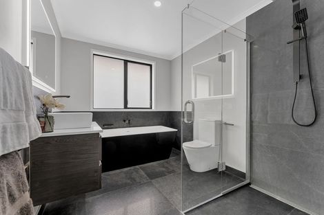 Photo of property in 2 Paapaka Way, Waiuku, 2123