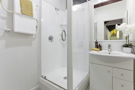 Photo of property in 1/16 Learmonth Avenue, Birkenhead, Auckland, 0626