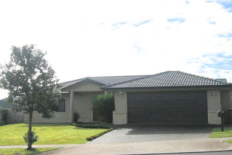 Photo of property in 32 Moyrus Crescent, East Tamaki Heights, Auckland, 2016