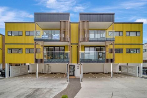 Photo of property in 2/7g Newelm Lane, Flat Bush, Auckland, 2019