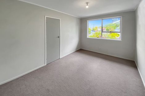 Photo of property in 28 Serwayne Place, Sunnyvale, Auckland, 0612