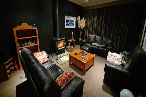 Photo of property in 9 La Lena Grove, Fitzherbert, Palmerston North, 4410