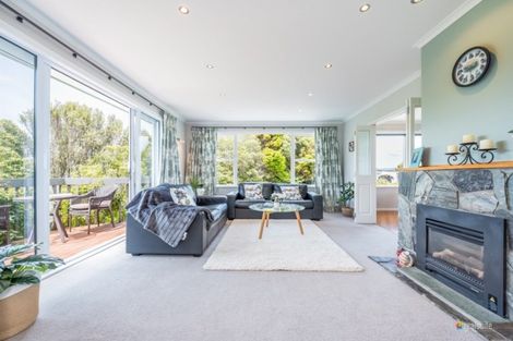 Photo of property in 15 Wilson Grove, Normandale, Lower Hutt, 5010