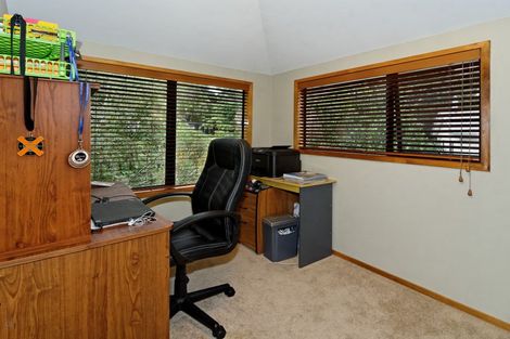 Photo of property in 8a Woodfern Crescent, Titirangi, Auckland, 0604