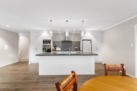 Photo of property in 16 Pitoitoi Drive, Riverhead, 0820