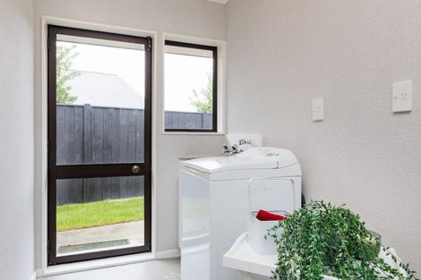 Photo of property in 22 Colonial Place, Kelvin Grove, Palmerston North, 4414