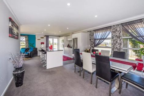 Photo of property in 21 Shillingford Boulevard, Rolleston, 7615