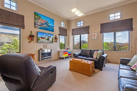 Photo of property in 60 Ruapehu Drive, Fitzherbert, Palmerston North, 4410