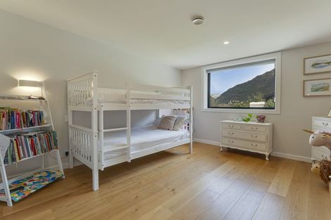 Photo of property in 43 Peregrine Falcon Road, Mount Creighton, Queenstown, 9371