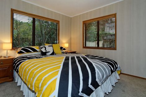 Photo of property in 8a Woodfern Crescent, Titirangi, Auckland, 0604