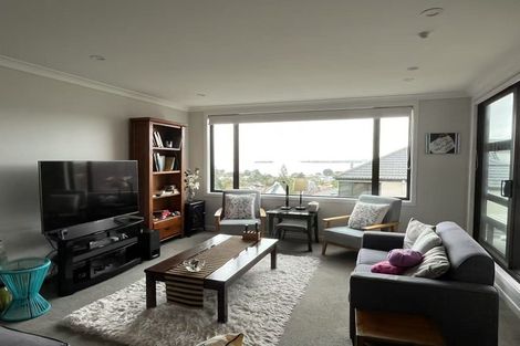 Photo of property in 2b/12 Selwyn Road, Cockle Bay, Auckland, 2014