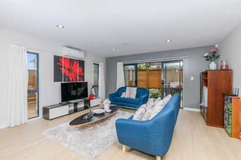 Photo of property in 30 Sohlue Place, Oteha, Auckland, 0632