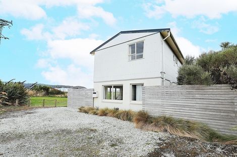 Photo of property in 491 Waikawa-curio Bay Road, Curio Bay, Tokanui, 9884