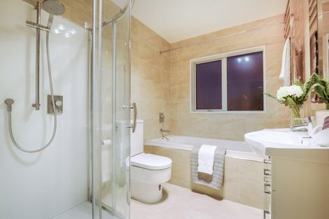 Photo of property in 10a Greenslade Crescent, Northcote, Auckland, 0627