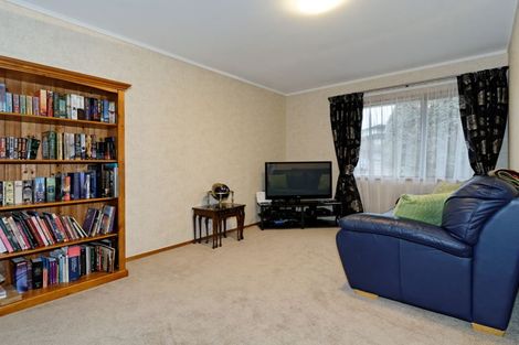 Photo of property in 8a Woodfern Crescent, Titirangi, Auckland, 0604